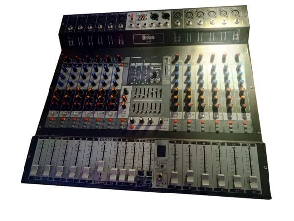 Decibel DE 8 powered mixer