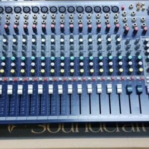 soundcraft efx 16 plain mixer