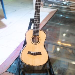 Ukulele small